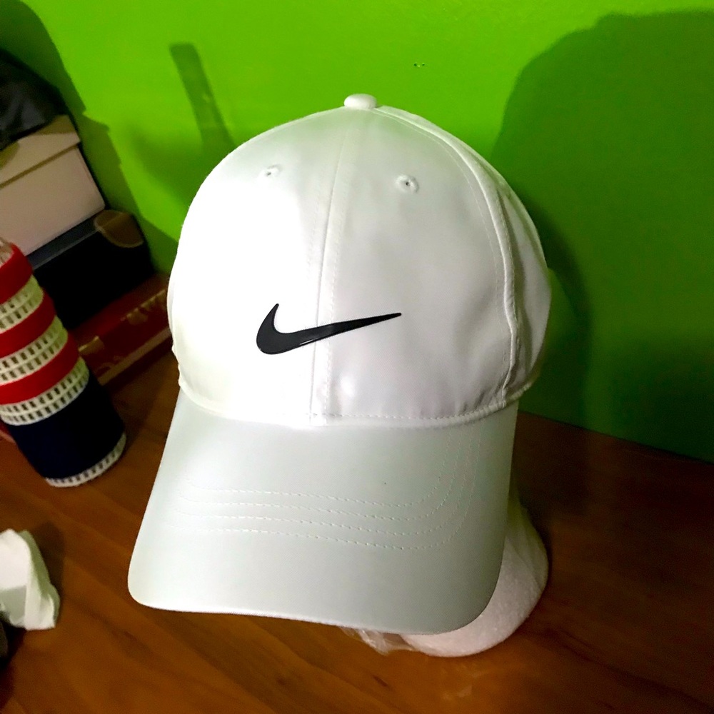 NWT Nike Heritage 86 Dri Fit, White L Golf Hat